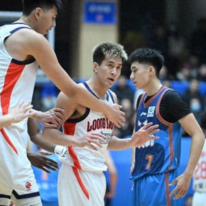 开云体育-16分3助攻！郭艾伦王者归来，被徐昕拖累送违体，加时赛带队赢球