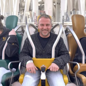 开云体育-弗里克假期前往游乐园游玩，明日国脚回归球队恢复训练