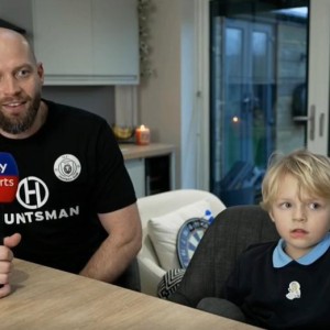 开云体育-狼队被“偷鸡”小球迷父亲：后来去球场他们都叫我偷鸡块贼